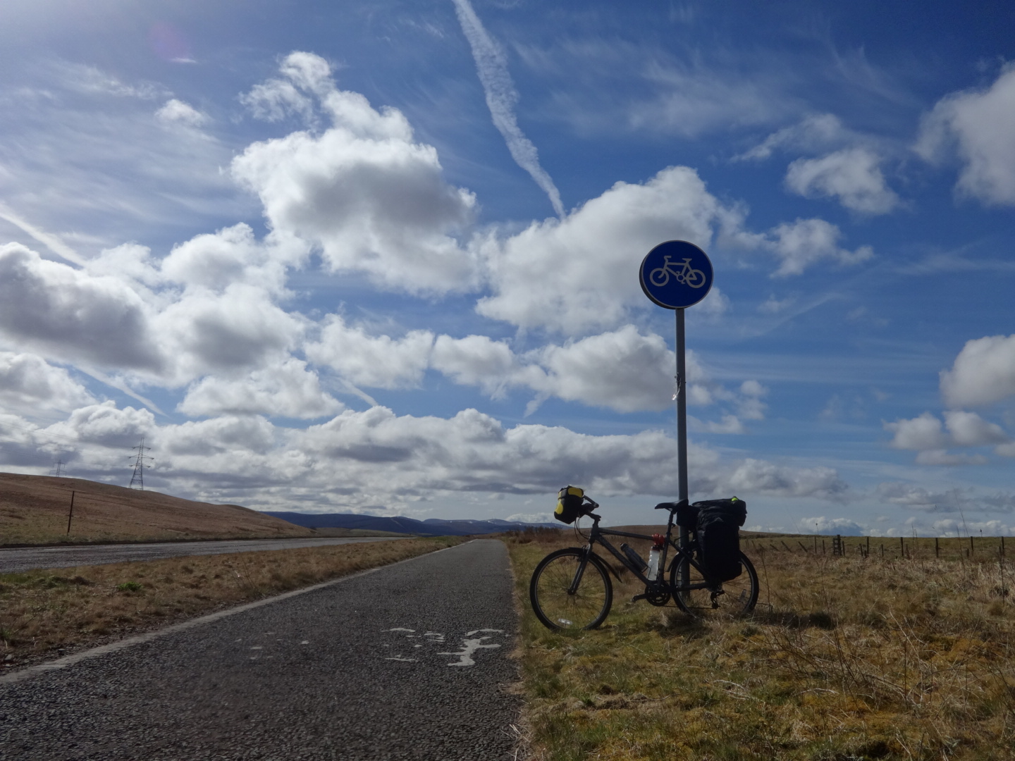Singend: "And I could cycle 500 more..."