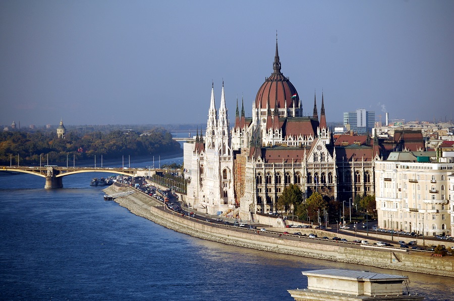 Die Donau in Budapest Parlamentsgebäude