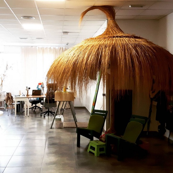 https://www.instagram.com/p/BCPq5vnDQ31/?taken-by=sarahaddventures rayaworx beach office coworking mallorca