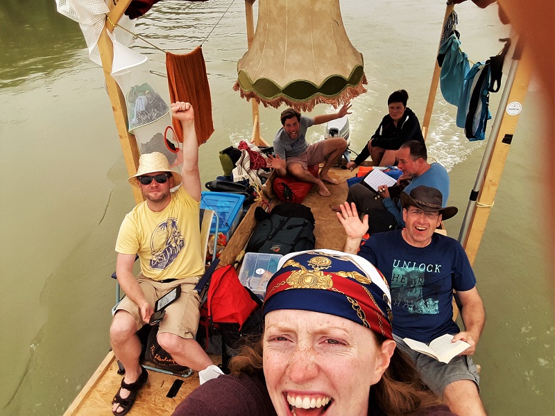 Crew raft danube floss tour donau